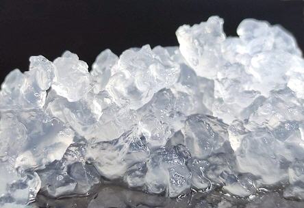 Nahaufnahme von Kefirkristallen f&uuml;r Wasserkefir (auch bekannt als Japankristalle)