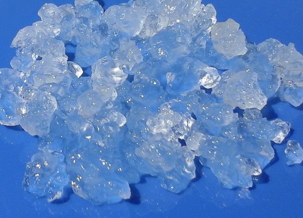 Abgesp&uuml;lte Kristalle f&uuml;r Wasserkefir, zum Trocknen bereit.